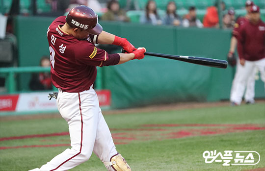 김민성은 당장 안타와 홈런이 안 나와도 초조해하지 않는다. 시즌 전 세운 목표대로 흔들림없이 경기를 치르다 보면, 언젠가는 제 성적을 낼 수 있단 믿음이 있기 때문이다(사진=엠스플뉴스).