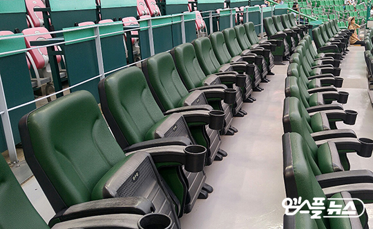라이브존 의자는 프리메라리가 VIP석과 같은 의자다 (사진=엠스플뉴스).