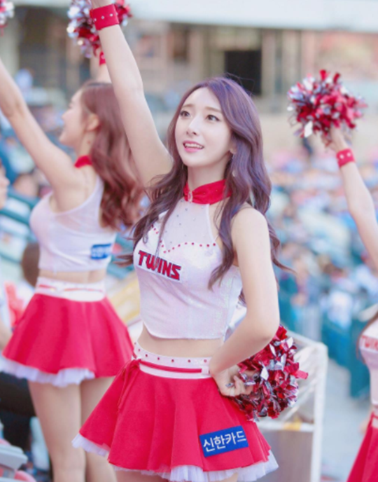 S-girl] '잠실 상큼 담당' 이다연 치어리더, 환한 미모 겸비한 신인 치어리더 < 국내야구 < 야구 < 기사본문 - 스포츠춘추