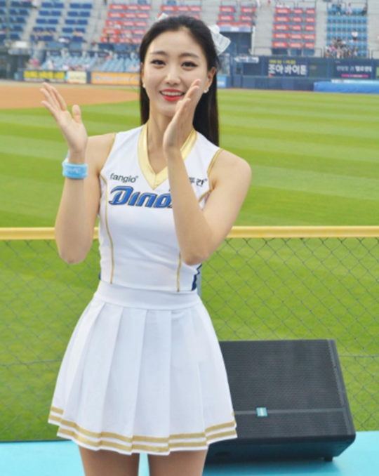 S-girl] 치어리더 윤요안나, 뮤지컬 배우 출신의 긍정미녀 < 국내야구 < 야구 < 기사본문 - 스포츠춘추
