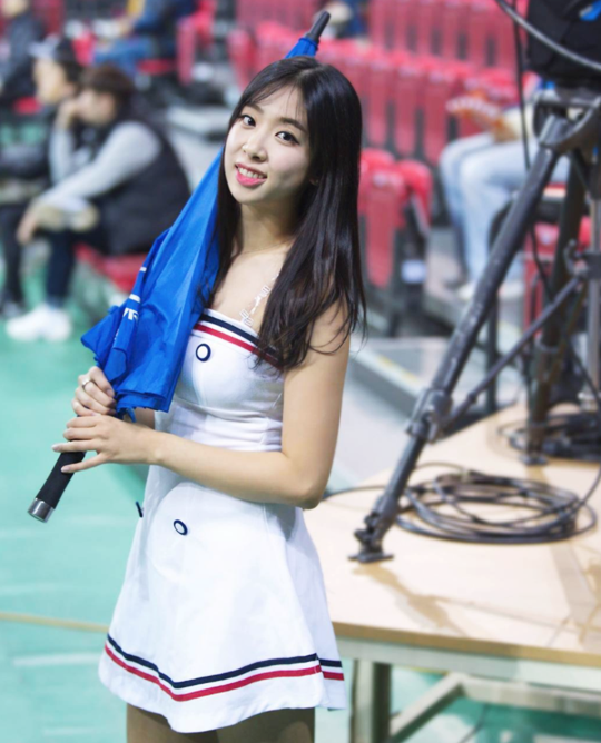 S-girl] 'NC 신인 치어리더' 나혜인, 무한 발산하는 '명품 기럭지' 매력 < 국내야구 < 야구 < 기사본문 - 스포츠춘추