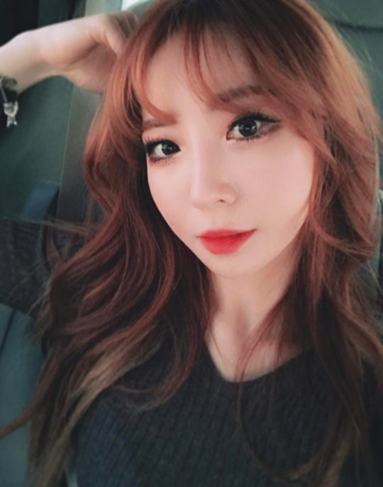 S-girl] kt 치어리더 박민지, 170cm+흰 피부 갖춘 '응원하는 마네킹' < 국내야구 < 야구 < 기사본문 - 스포츠춘추