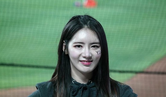 S-girl] kt 치어리더 최선미, '꽃 미모+꽃 웃음' 갖춘 러블리 그녀 < 국내야구 < 야구 < 기사본문 - 스포츠춘추