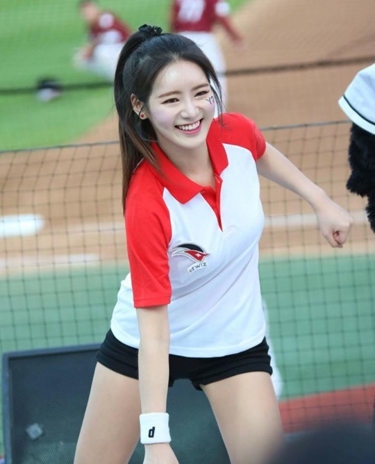 S-girl] kt 치어리더 최선미, '꽃 미모+꽃 웃음' 갖춘 러블리 그녀 < 국내야구 < 야구 < 기사본문 - 스포츠춘추