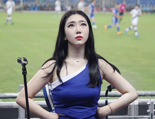 S-girl] 치어리더 조아련, '170cm+백옥 피부' 대세 치어리더의 완성 < 국내야구 < 야구 < 기사본문 - 스포츠춘추