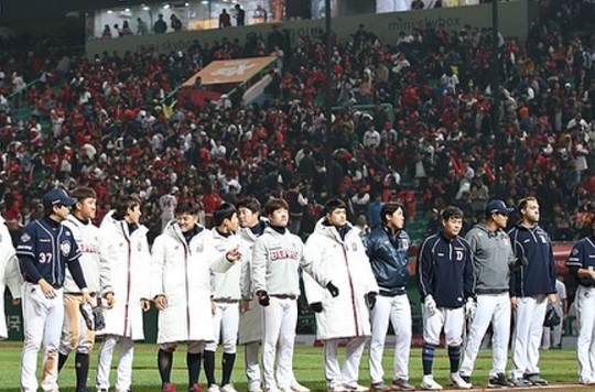 두산 선수단은 2년 연속 한국시리즈 준우승이라는 아픔을 맛봤다. 내년 시즌엔 더 단단해져야 할 두산이다(사진=두산)