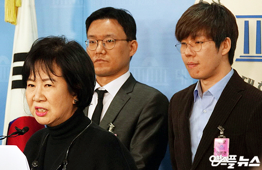 손혜원(맨 앞) 전 더불어민주당 의원(사진=엠스플뉴스 이근승 기자)