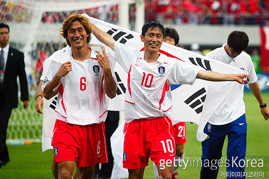 2002년 한-일 월드컵 4강 신화 주역 유상철 감독(사진 왼쪽)(사진=게티이미지코리아)