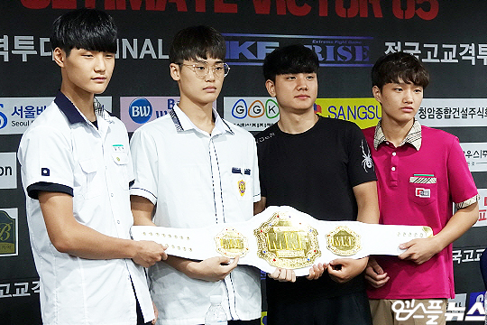 제2회 전국고교격투대전 우승을 꿈구는 장현우(사진 맨 오른쪽)(사진=엠스플뉴스 이근승 기자)