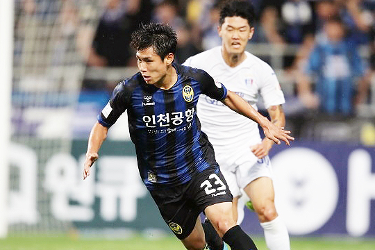 인천 유상철 감독의 신임을 받는 명준재(사진 왼쪽)(사진=한국프로축구연맹)