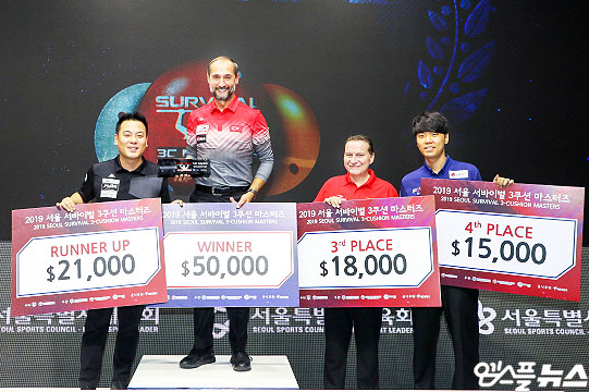 '2019 서울 서바이벌 3쿠션 마스터즈' 대회 우승을 차지한 터키의 세미 사이그너(사진 맨 왼쪽에서 세 번째)(사진=엠스플뉴스)