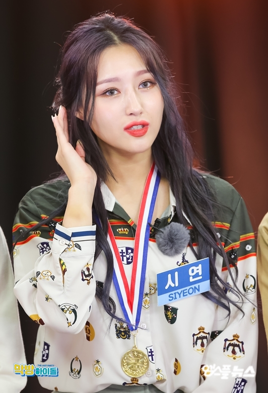[M+포토] '막방 아이돌' 드림캐쳐 시연, '내가 1등 했어!'