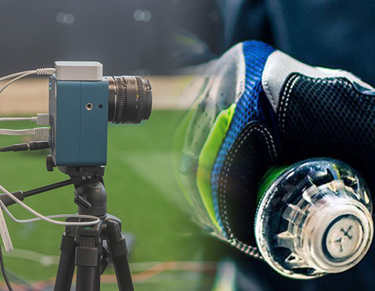 최근 메이저리그 구단들이 활용하는 초고속 카메라와 블라스트 모션 장비.