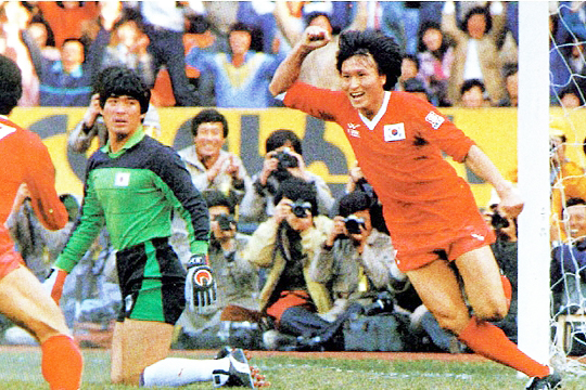 '1986 멕시코 월드컵' 아시아지역 최종예선 일본과의 경기에서 결승골을 터뜨리고 기뻐하는 허정무(사진 맨 오른쪽)(사진=대한축구협회)