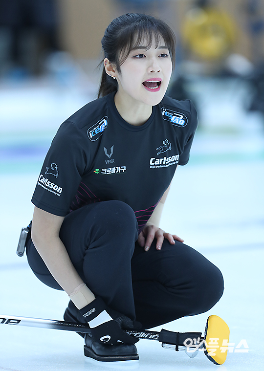 [M+포토] '컬스데이' 설예은, 컬링장 밝히는 미모!
