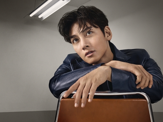 한국 배우 최초로 CK의 브랜드 모델이 된 배우 지창욱(사진=Calvin Klein)