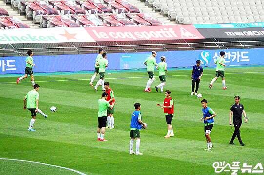 6월 6일 FC 서울전에 앞서 몸을 풀고 있는 전북 현대 선수들(사진=엠스플뉴스 이근승 기자)