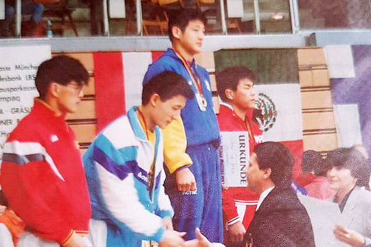 윤동식(사진 맨 왼쪽에서 세 번째)은 1993년부터 1995년까지 공식전 47연승을 기록했다(사진=윤동식 제공)