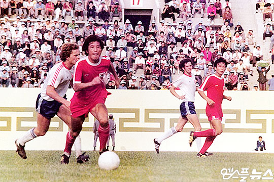 한국 축구 대표팀 레전드 스트라이커 김재한(사진 맨 왼쪽에서 두 번째)(사진=김재한 제공)