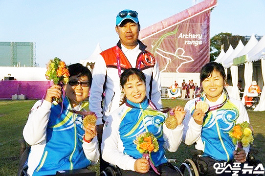 안태성 감독이 이끈 한국 장애인 양궁 대표팀(여자)은 2012년 영국 런던 패럴림픽에서 금메달을 목에 걸었다(사진=엠스플뉴스)
