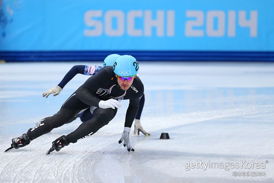 소치 동계 올림픽 쇼트트랙 5000m 계주에 출전한 알바레즈(사진=게티이미지 코리아)