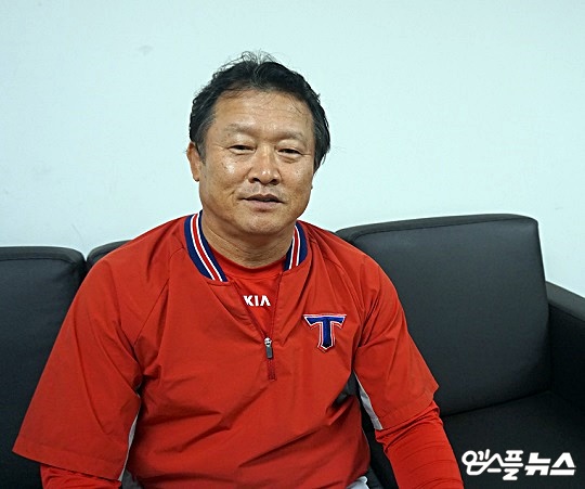 KIA 박흥식 2군 감독은 야수진 육성에 대한 긍정적인 전망을 내놨다(사진=엠스플뉴스 김근한 기자)