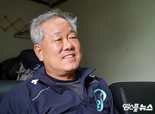 양승호 감독은 독립야구단 파주 챌린저스를 4년째 이끌고 있다(사진=엠스플뉴스 김근한 기자)
