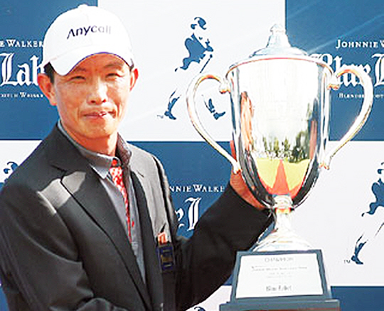 강욱순 프로는 1995년 첫 우승을 시작으로 총 18승을 기록했다(사진=한국프로골프협회)