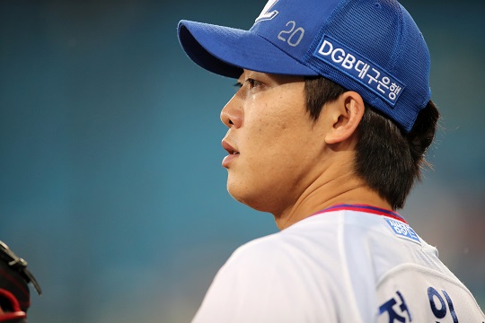 삼성에서 방출된 투수 정인욱이 내년 시즌 공을 던질 수 있는 새 둥지를 기다리고 있다(사진=삼성)