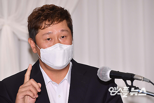 선수협 이대호 전 회장은 판공비 현금 보수 수령으로 논란에 휩싸였다(사진=엠스플뉴스)