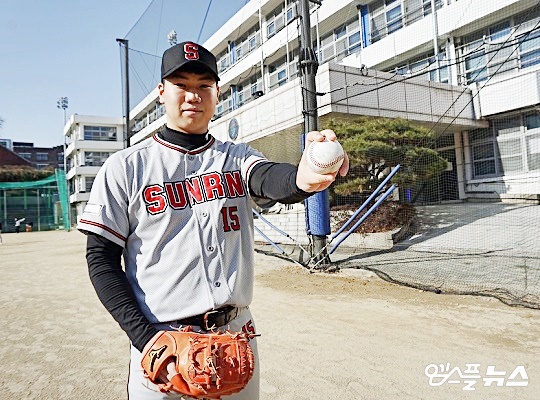 조원태는 야구팬들에게 한국 야구를 대표하는 좌완 투수로 성장하겠다는 다짐을 전했다(사진=엠스플뉴스 김근한 기자)