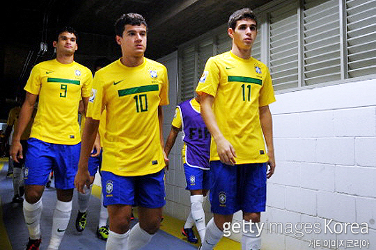 2011년 U-20 월드컵에서 네게바와 호흡을 맞췄던 쿠티뉴(사진 맨 왼쪽에서 두 번째), 오스카(사진=게티이미지코리아)