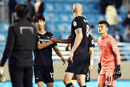 성남 FC는 2021년 라마단 기간 전 K리그1 3위였다. 그런 성남이 라마단 기간 K리그1 4경기에서 1무 3패를 기록했다. 순위가 7위로 뚝 떨어졌다(사진=한국프로축구연맹)