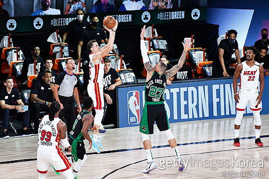 NBA 정상급 슈터로 꼽히는 던컨 로빈슨이 3점슛을 시도하고 있다(사진=게티이미지코리아)