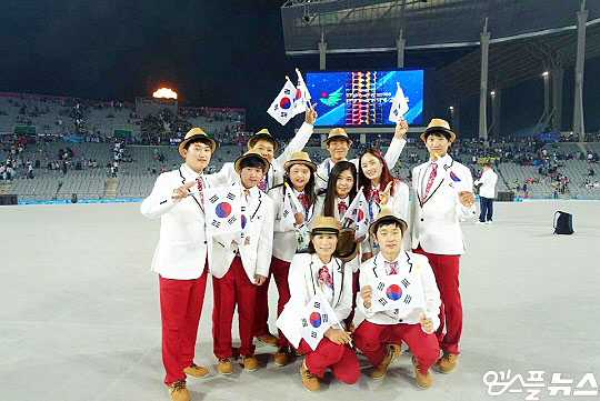 공태현 프로(사진 맨 오른쪽)는 2014년 인천 아시아경기대회 남자 골프 단체전에 출전해 은메달을 목에 걸었다(사진=엠스플뉴스)