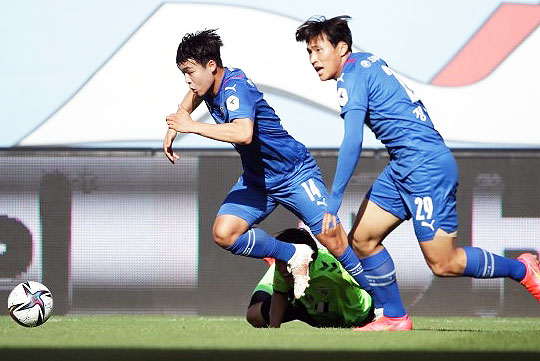 수원 삼성 미드필더 강현묵(사진 왼쪽), 공격수 정상빈(사진=한국프로축구연맹)