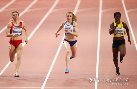 올림픽 여자 육상 200m에 출전한 치마누스카야(왼쪽) (사진=게티이미지 코리아)