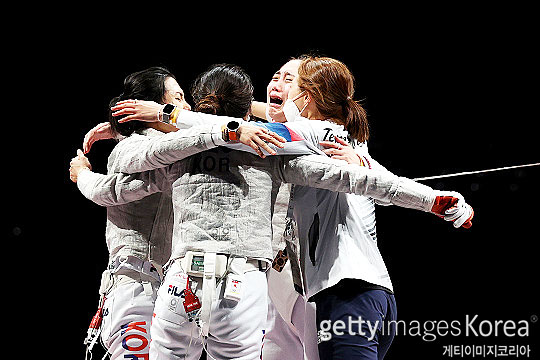 한국은 2020 도쿄 올림픽 여자 펜싱 사브르 단체전에서 동메달을 목에 걸었다(사진=게티이미지코리아)