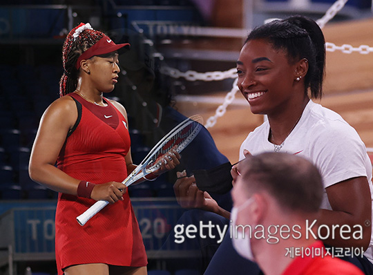 정신 건강을 이유로 기자회견에 불참한 오사카 나오미. 비슷한 이유로 일부 경기에 기권한 시몬 베일스(사진=게티이미지코리아)