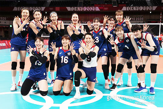 터키를 따돌리고 2020 도쿄 올림픽 준결승에 오른 한국 여자배구 대표팀(사진=게티이미지코리아)