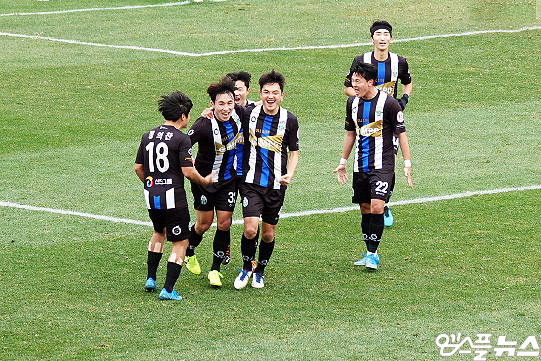 김포FC가 2021시즌 K3리그 챔피언십 1차전 천안시축구단과의 경기에서 1-0으로 이겼다(사진=엠스플뉴스 이근승 기자)