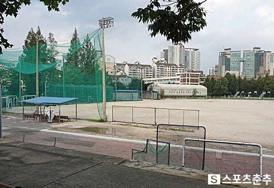 서울고 야구부 훈련장 전경. 야구부는 특정 개인 소유물이 아닌 오로지 학생들을 위한 성장터가 돼야 한다(사진=스포츠춘추)