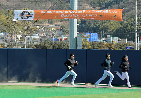 스프링캠프 훈련하는 한화 선수단(사진=한화)