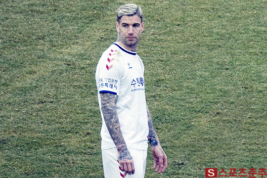 2021시즌 K리그1 득점 2위에 이름을 올린 수원FC 스트라이커 라스 벨트비크(사진=스포츠춘추 이근승 기자)