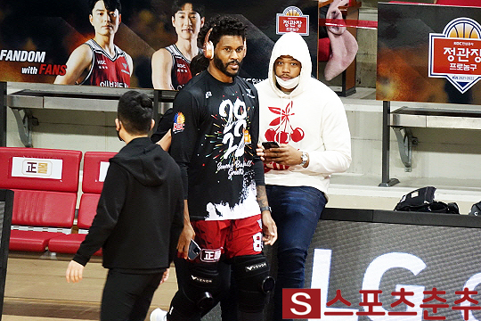 부상으로 팀 전력에서 이탈했었던 오마리 스펠맨(사진 맨 오른쪽)(사진=스포츠춘추 이근승 기자)