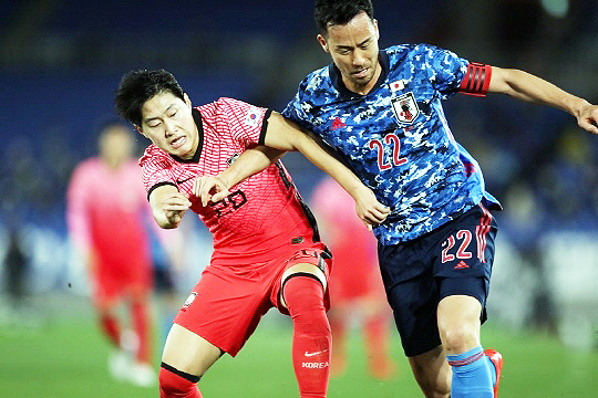 일본 축구 대표팀 주장 요시다 마야(사진 오른쪽)(사진=대한축구협회)