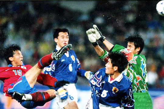 황선홍은 1988년부터 2002년까지 한국 축구 대표팀의 전방을 책임졌다(사진=대한축구협회)