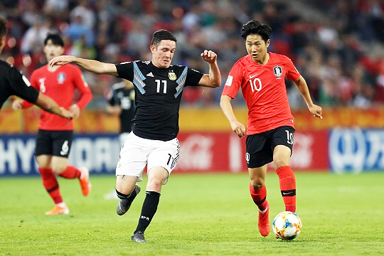 2019 U-20 월드컵에서 한국의 준우승을 이끌었던 이강인(사진 오른쪽)(사진=대한축구협회)