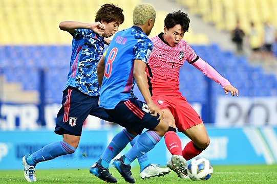 조영욱(사진 맨 오른쪽)이 다시 한 번 한국 축구 대표팀 파울루 벤투 감독의 부름을 받았다(사진=대한축구협회)