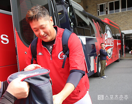 이대호는 10개 구단의 박수와 환호를 받으며 떠난다(사진=스포츠춘추 DB)